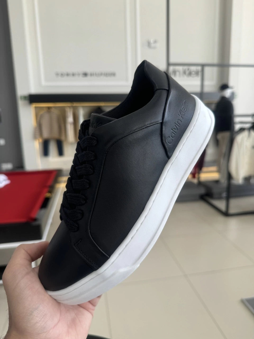 Tênis Calvin Klein Lettering Assinatura Baixo Relevo na Lateral Masculino