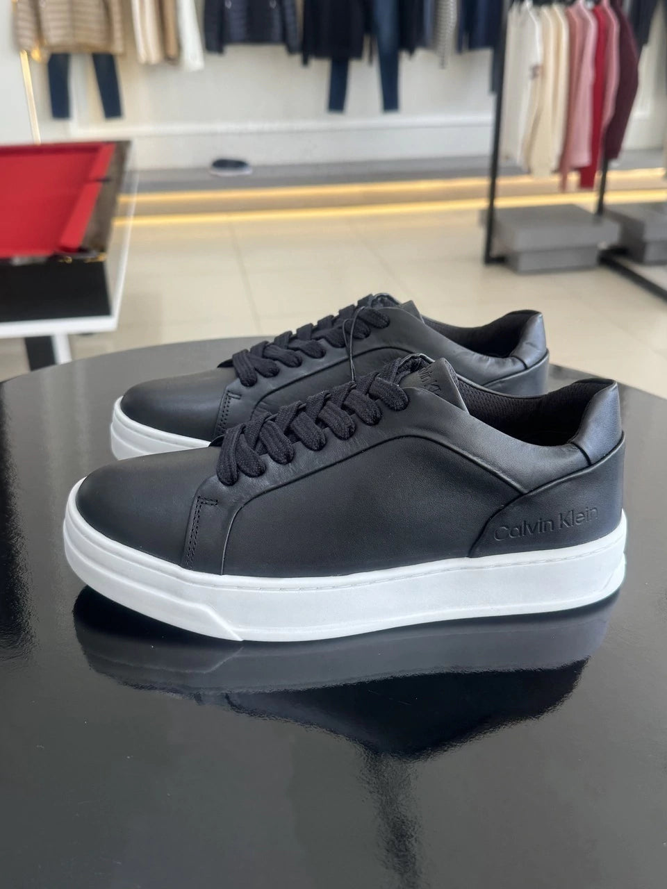 Tênis Calvin Klein Lettering Assinatura Baixo Relevo na Lateral Masculino